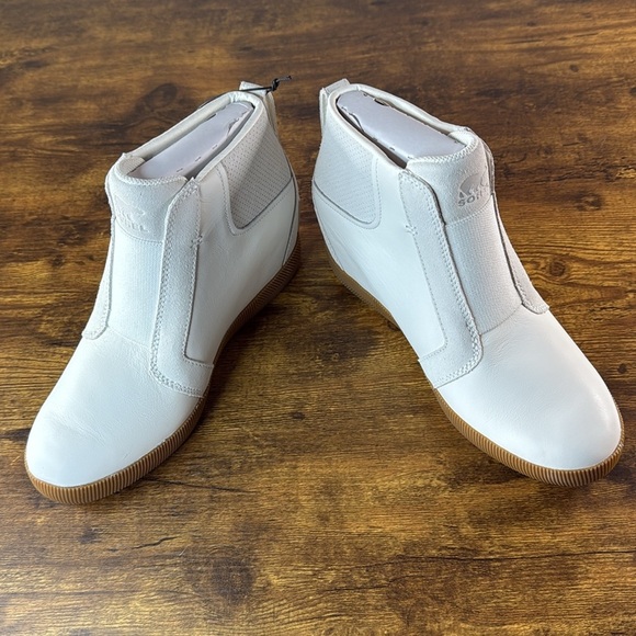 NWT Sorel Women's White Leather Winter Boots - Picture 4 of 12